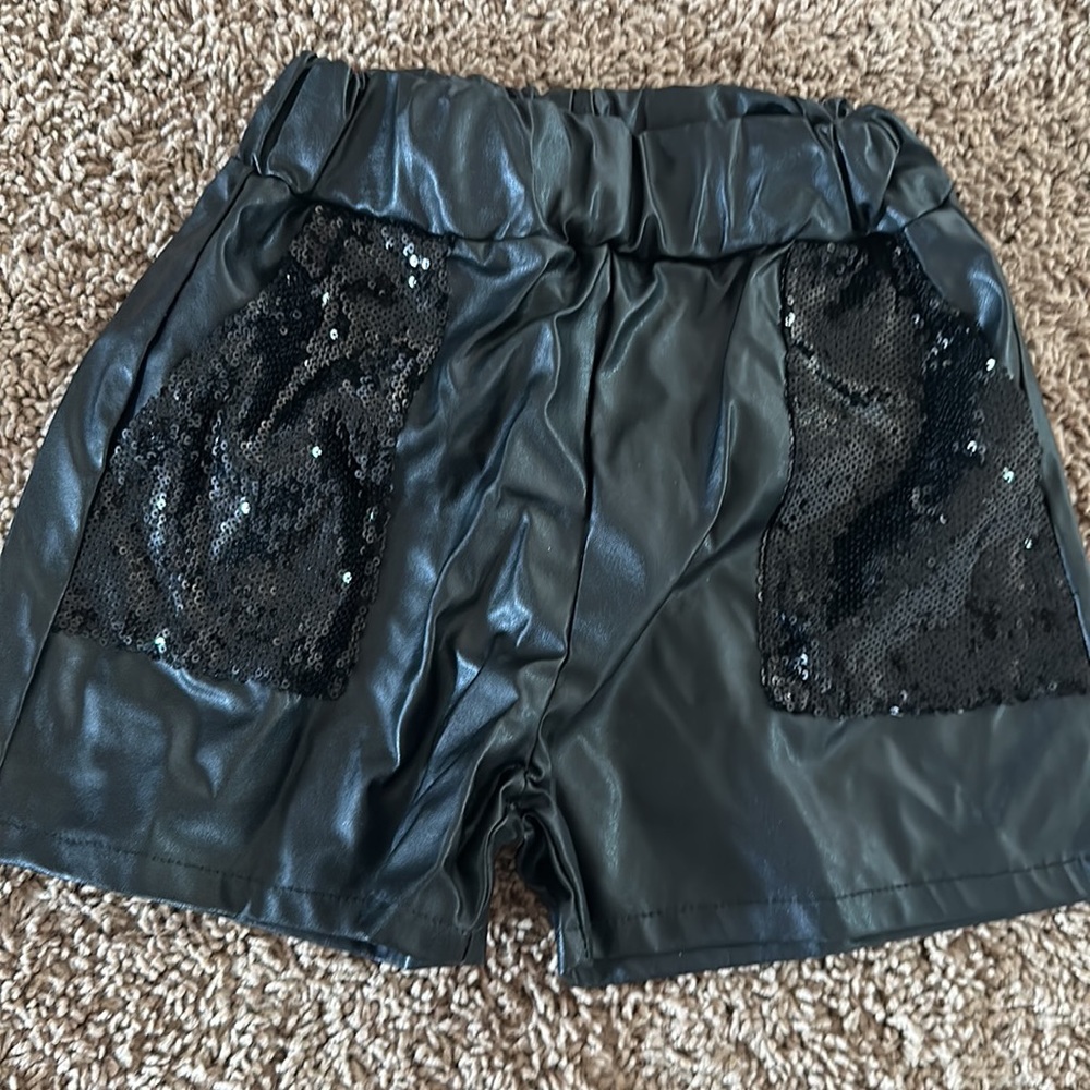4 shorts - Picture 2 of 5